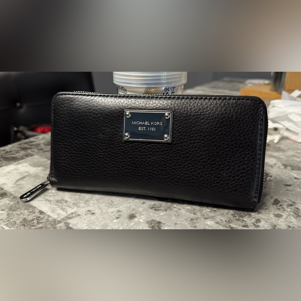 Michael Kors Zip Around Black Leather Wallet silver hardware